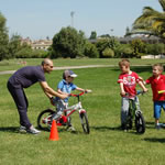 Gara di tricicli per bambini